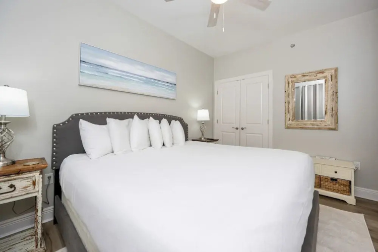 Phoenix Vi 61503 3 Bedroom Condo