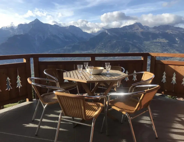Authentic Apartment With Mountain View