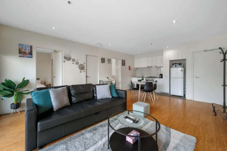 A Spacious 2BR Apt Near Melbourne Central
