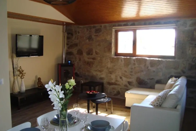 2 Bedrooms Cottage