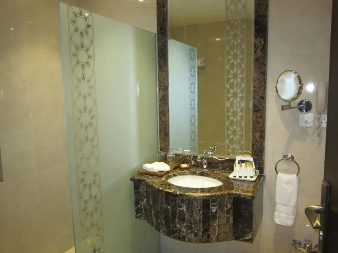 1 Bedroom Business Suite