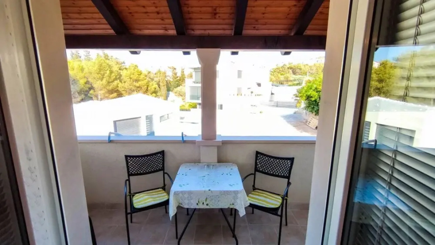 Leana - Great Location and Close to Beach - A1