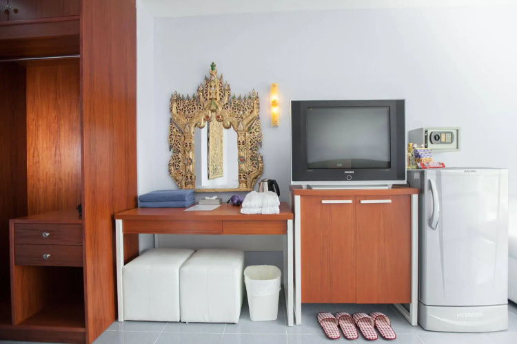 Chalong Beach Hotel Phuket