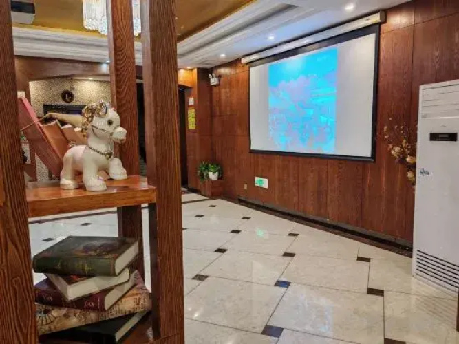 Yingxiang Theme Hotel(伊宁映像主题酒店（伊宁市上海城）)