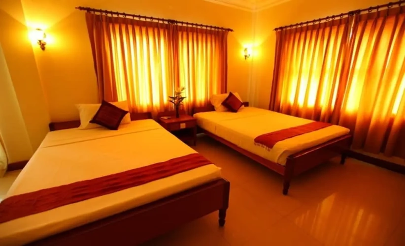 Superior Quadruple room with balcony and with courtyard view
