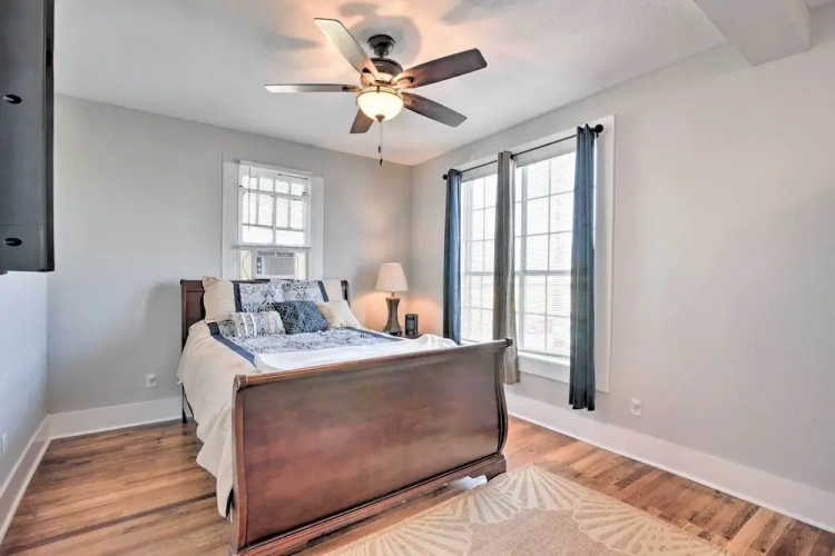 Convenient Apt w/ Golf Carts & Grill Access!