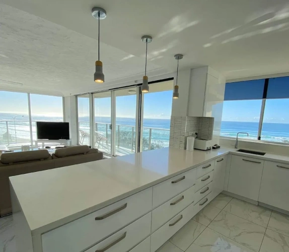 2 Bedrooms Apartment with balcony and beachfront