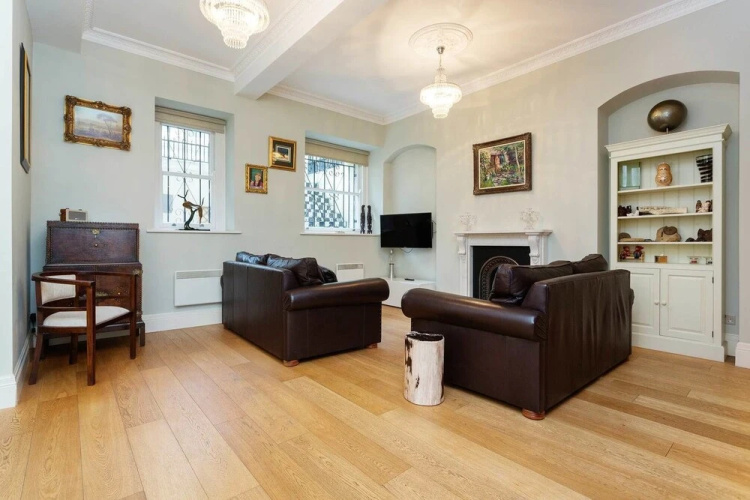 Veeve - Hyde Park Hideaway
