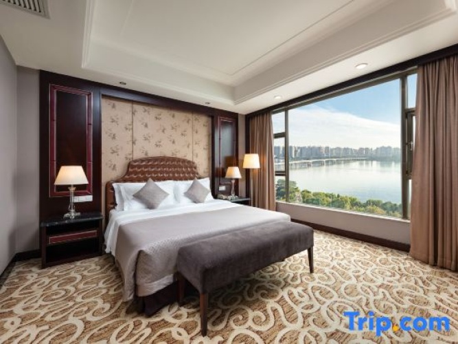 Business Suite with river view
