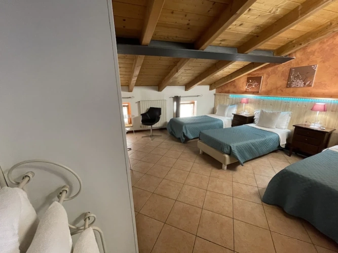 Standard Triple room
