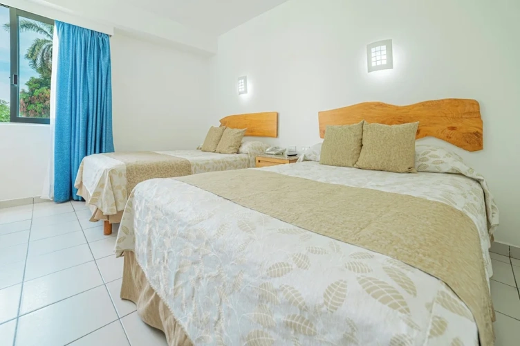 Standard Quadruple room with view