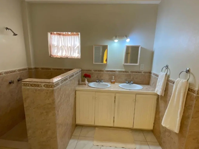 2 Bedrooms Villa