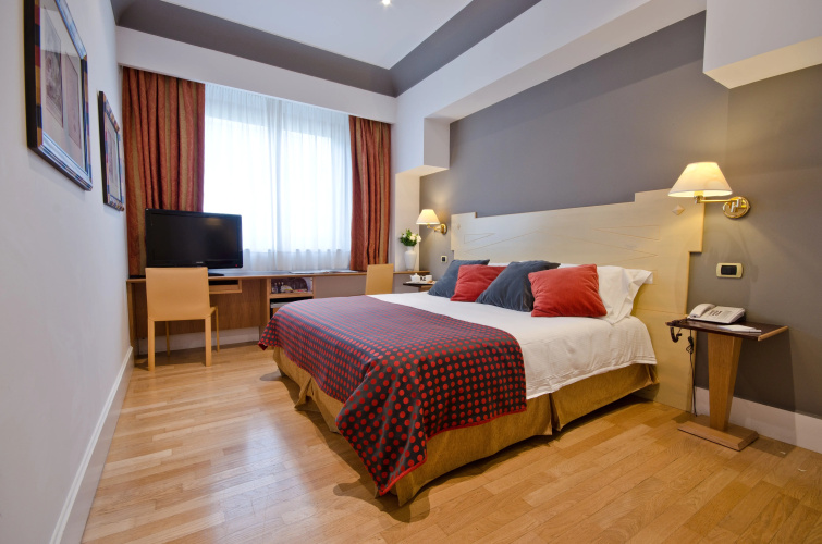 Hotel Plaza Opera