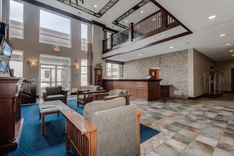 Norwood Inn & Suites