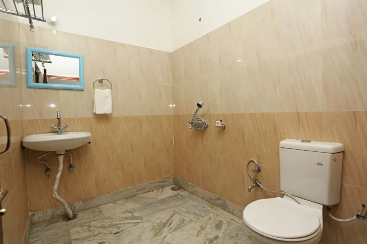 OYO 8714 Hotel Amar