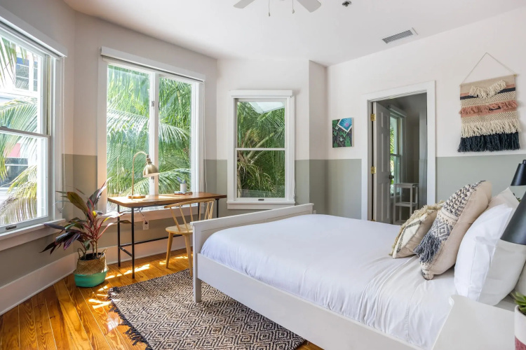 Miami River Inn By Renzzi