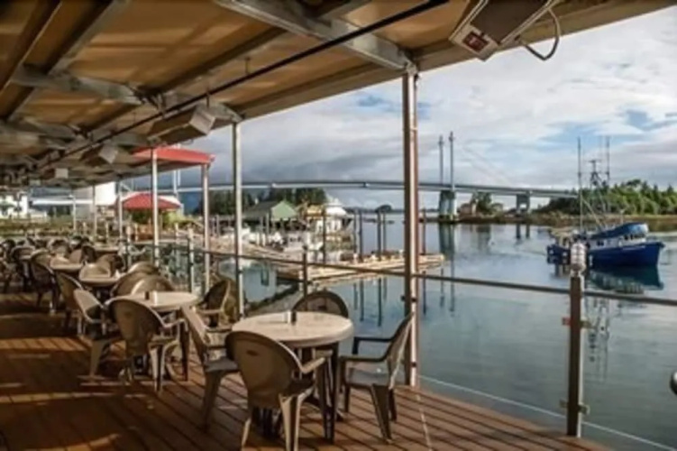 Totem Square Hotel & Marina