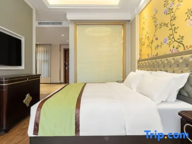 Quadruple Family Suite