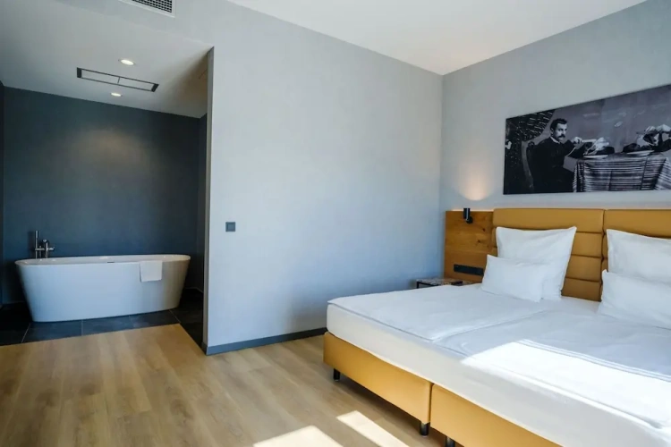 Double Suite
