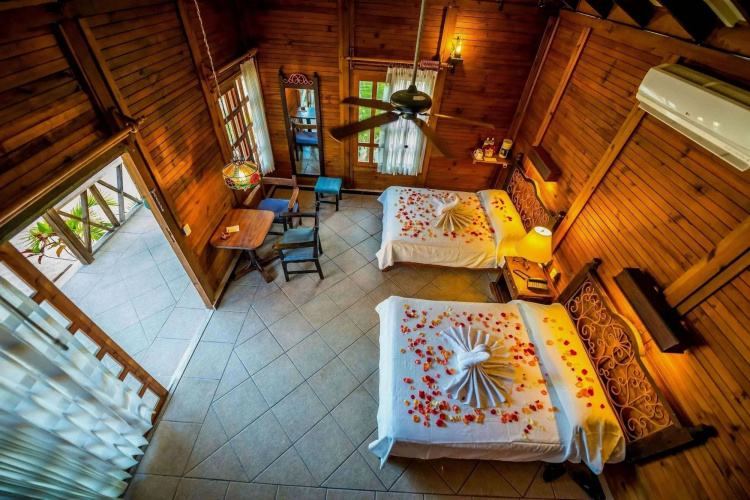 Petit Lafitte Beachfront Hotel & Bungalows