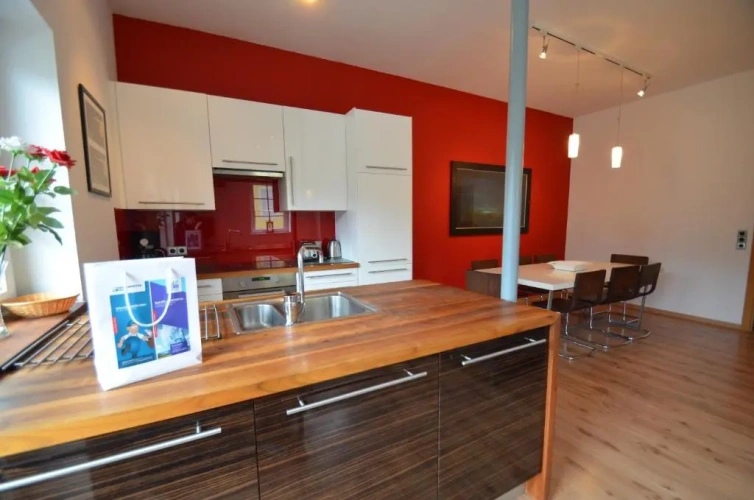 3 Bedrooms Apartment
