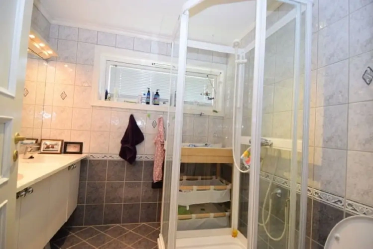4 Bedrooms Cottage