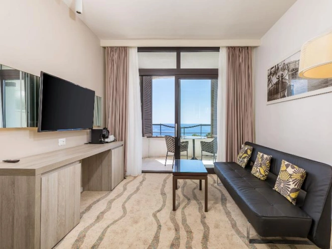 1 Bedroom Suite with balcony and with sea view