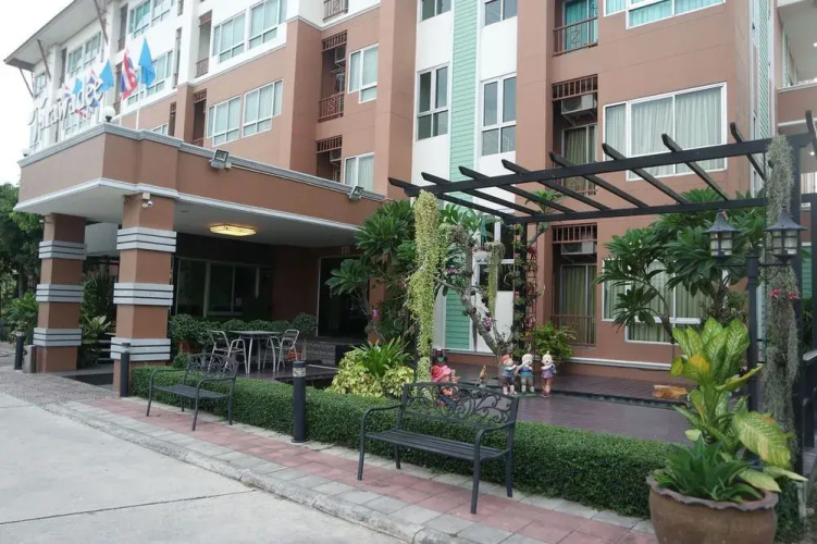 Tarawadee Sriracha Apartment