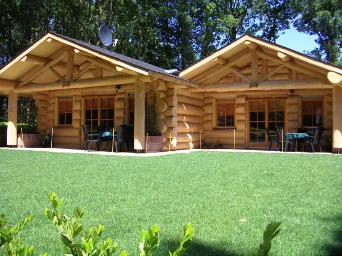 Twin Cottage with garden view
