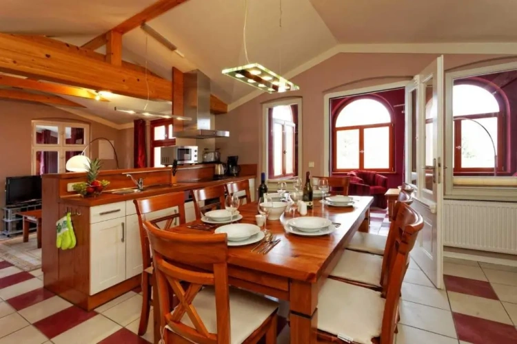 2 Bedrooms Apartment