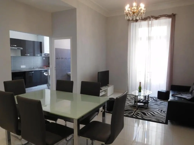 Deluxe Apartment