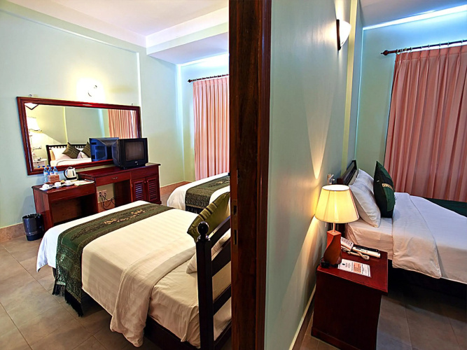 Parklane Hotel