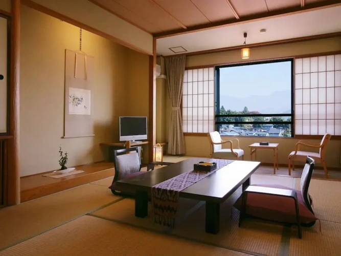 Standard Triple room with city view