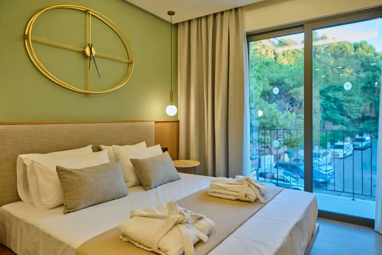 Monarco ​Executive ​Rooms