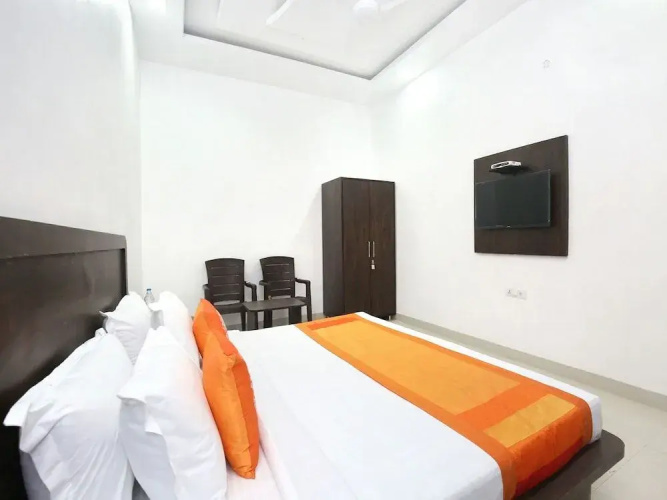 OYO 11421 Regal Residency