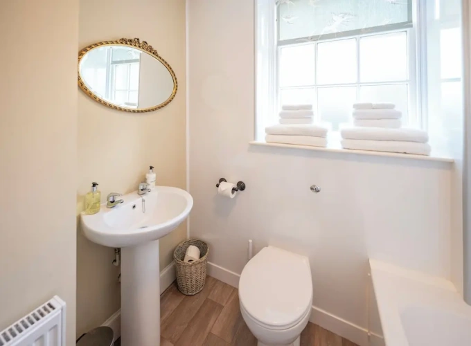 2 Bedrooms Cottage with garden view
