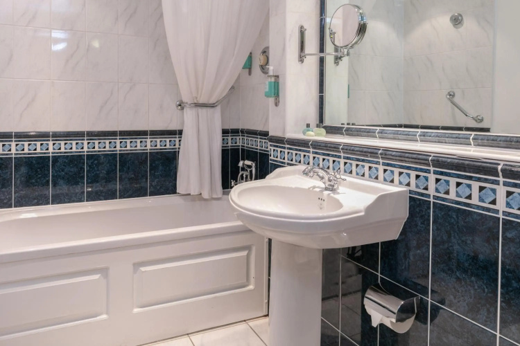 Knights Hill Hotel & Spa