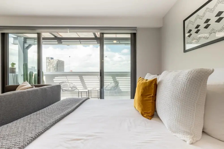 Casai Roma 1BR Chic PH