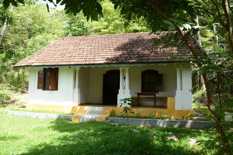 Economy Cottage with garden view