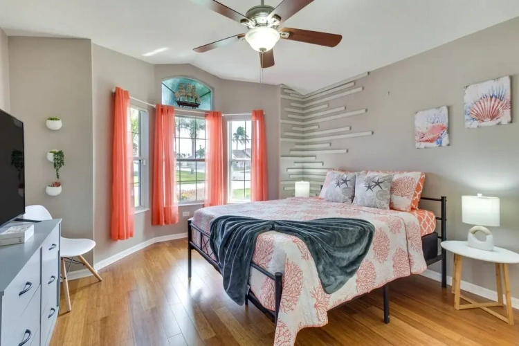 4 Bedrooms Cottage