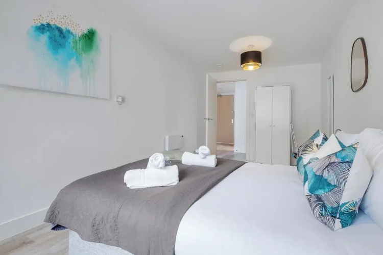 1 Bed Flat - Sleeps 3 - Parking
