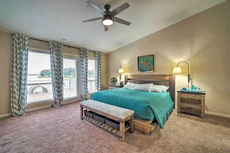Lavish Lakefront House w/ Pool Table & Patio!