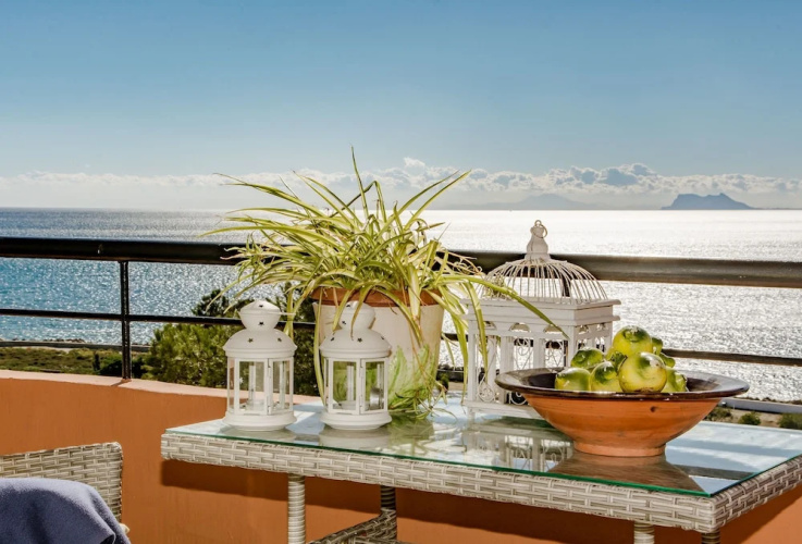CP- Modern 3 bedroom apt frontline beach