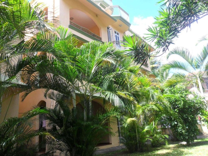 2 Bedrooms Apartment with garden view