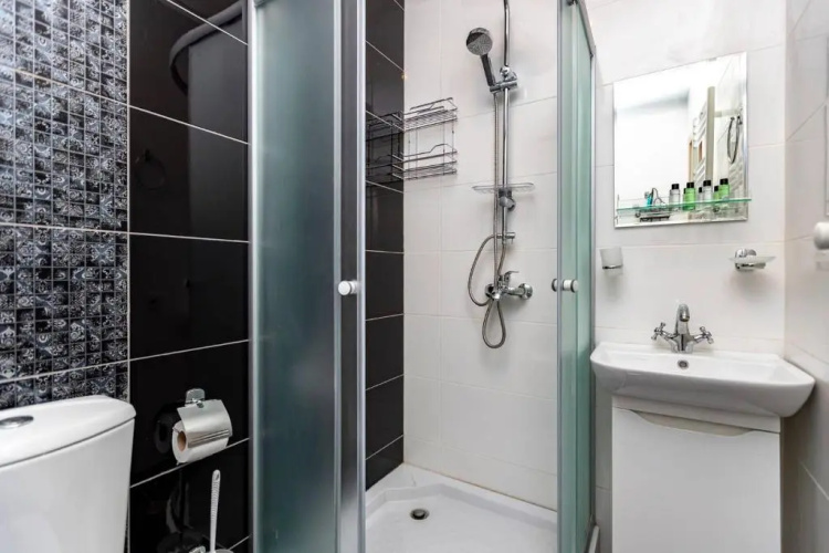 2 studio apartments w balcony in old Tbilisi