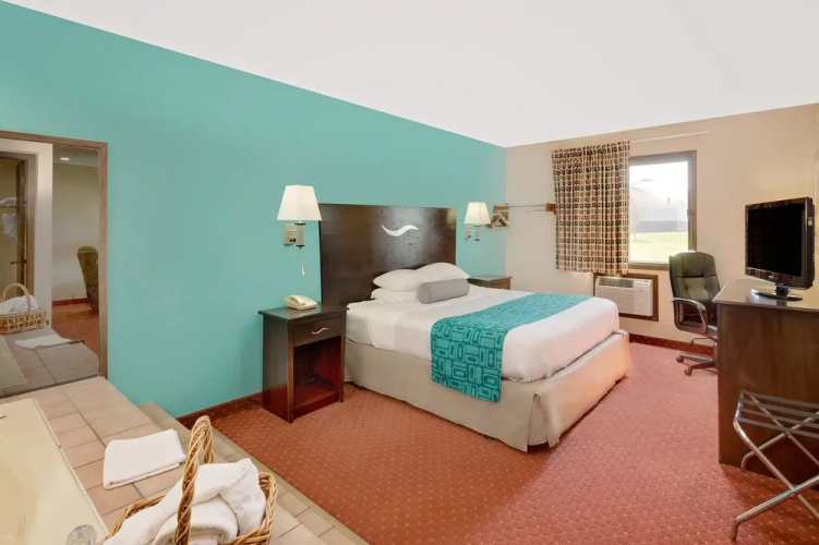 Howard Johnson By Wyndham Waterloo/Cedar Falls