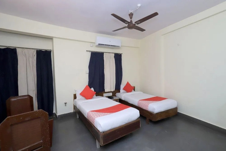 OYO 15983 Hotel Devpriya