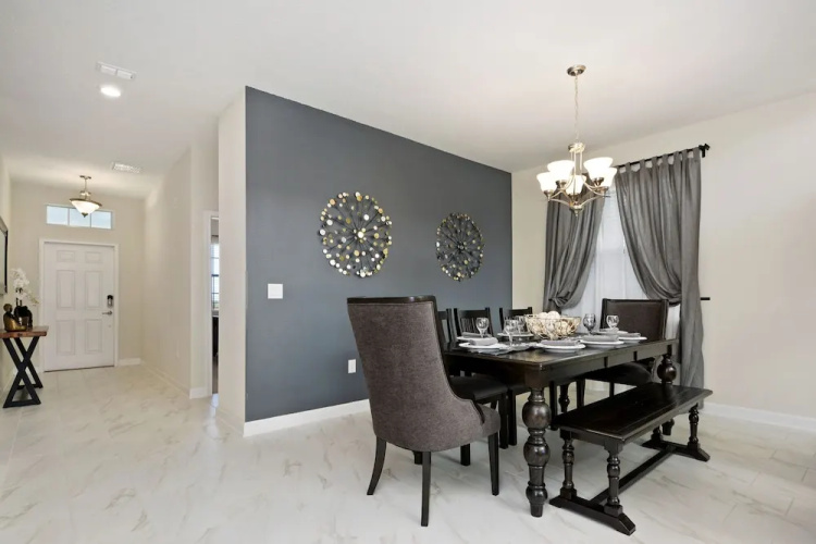 Modern 5 bedroom home in Champions Gate