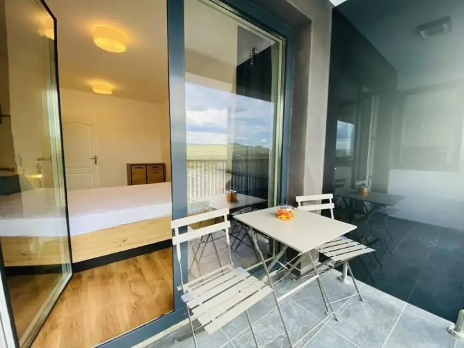 Deluxe Apartment with Balcony & Parking