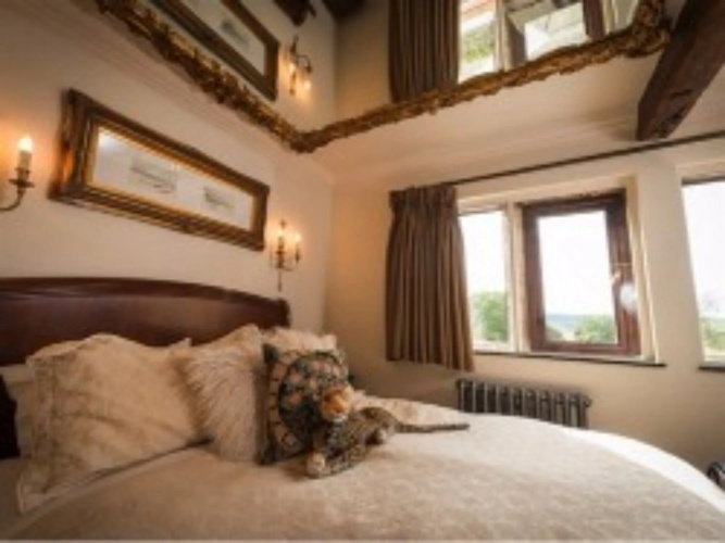 The Saddleworth Hotel